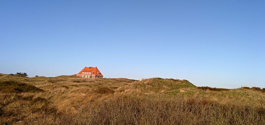 Spiekeroog,  Haus auf den Dünen