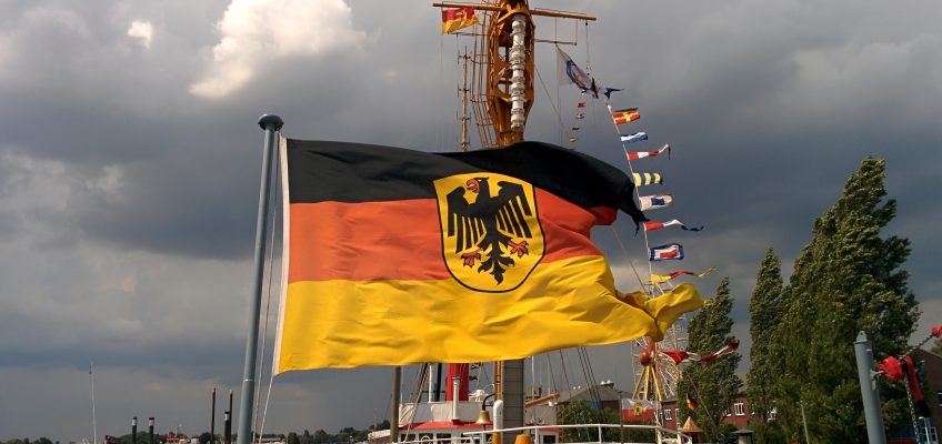 Wochenende an der Jade 2014, Flagge auf Fregatte 122